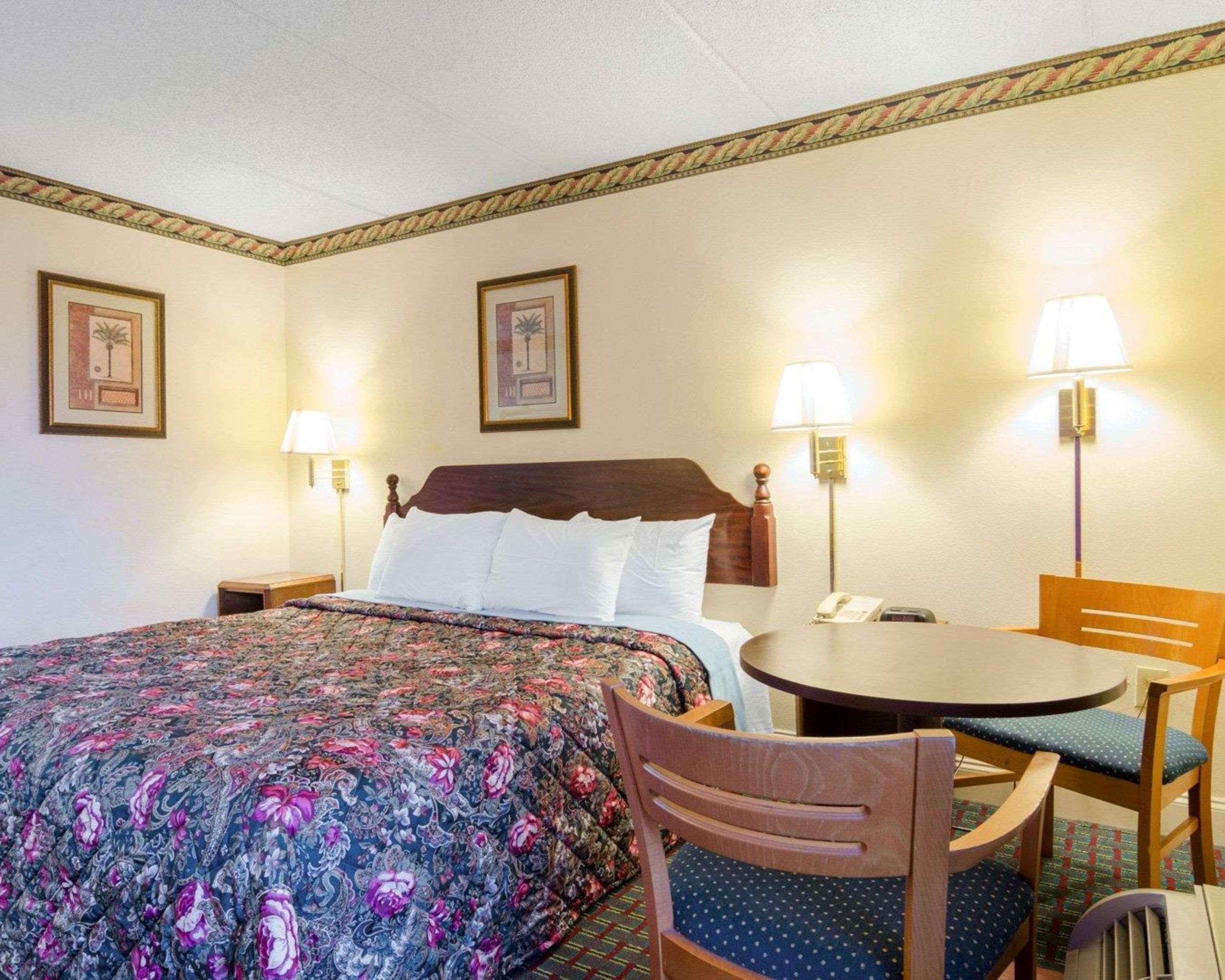 Rodeway Inn Norcross Kültér fotó