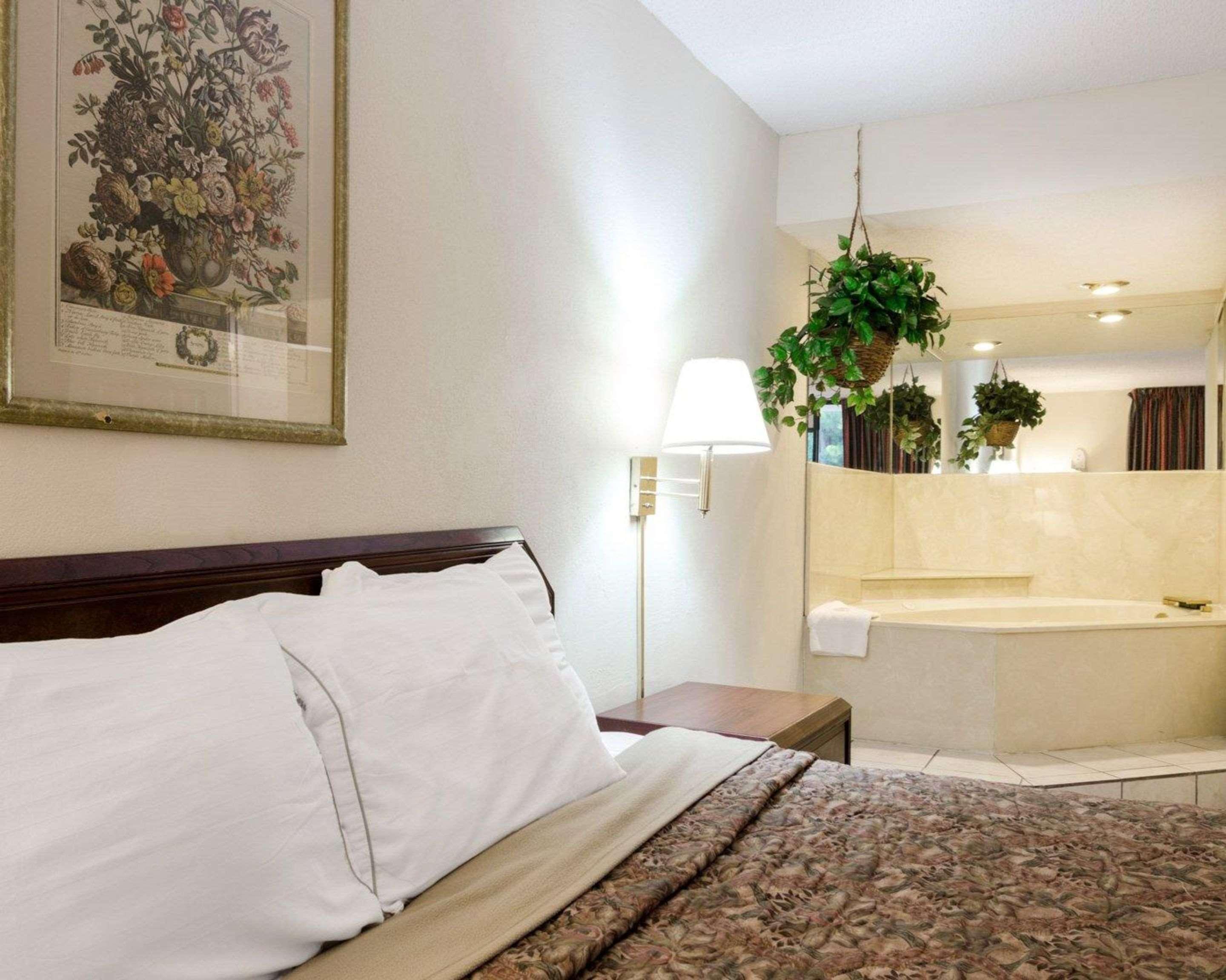 Rodeway Inn Norcross Kültér fotó