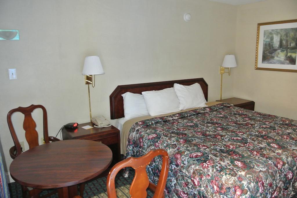 Rodeway Inn Norcross Szoba fotó
